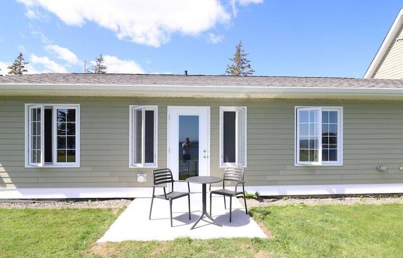 בית מלון כפרי Seawind Landing Country Inn