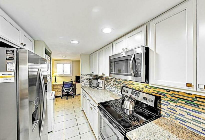 ホテル Waterview Condo Unit 204