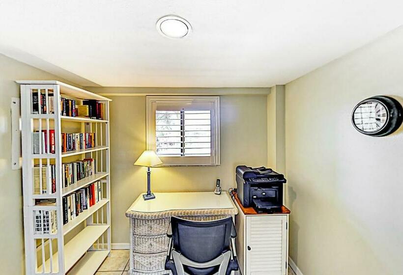 ホテル Waterview Condo Unit 204