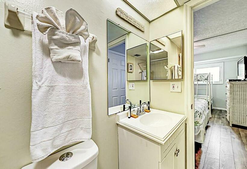 ホテル Waterview Condo Unit 204