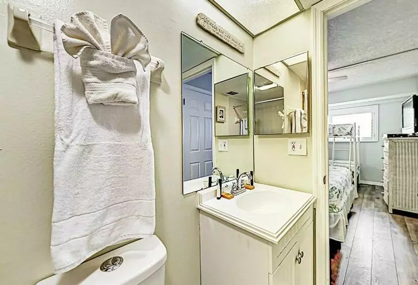 ホテル Waterview Condo Unit 204