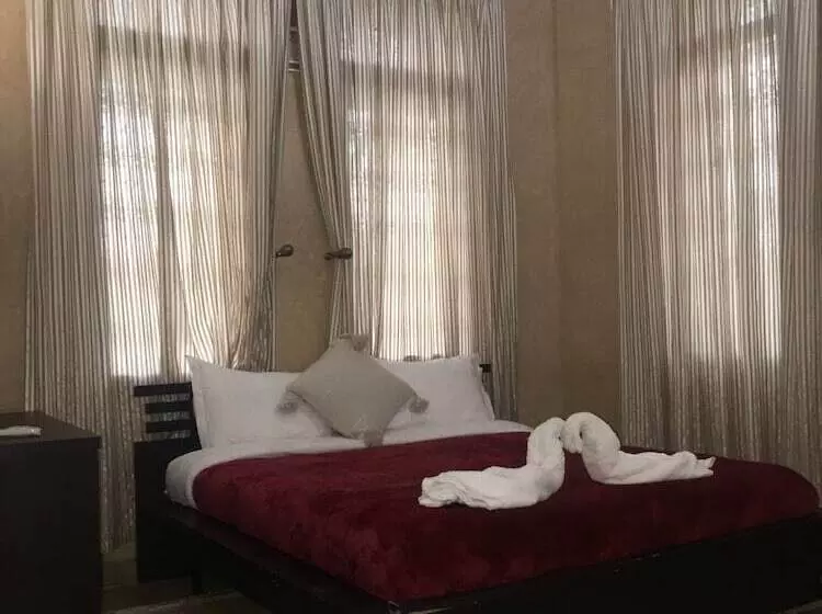 Hotelli Equi Palace & Spa