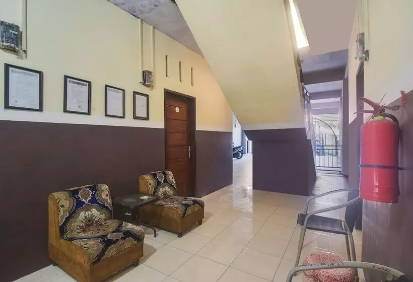 ホテル Oyo 91755 Priska Kost Dan Homestay