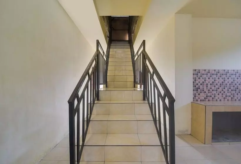 ホテル Oyo 91755 Priska Kost Dan Homestay