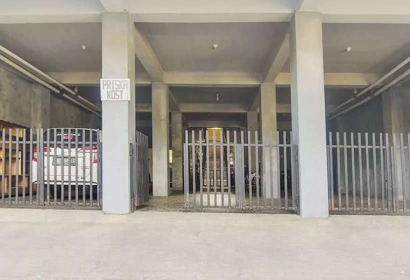 ホテル Oyo 91755 Priska Kost Dan Homestay