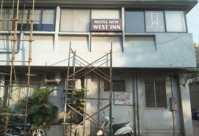 בית מלון כפרי West Inn Near Mumbai International Airport