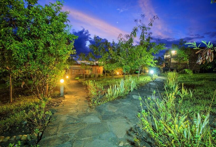 هتل Wildtracks Overland Camp