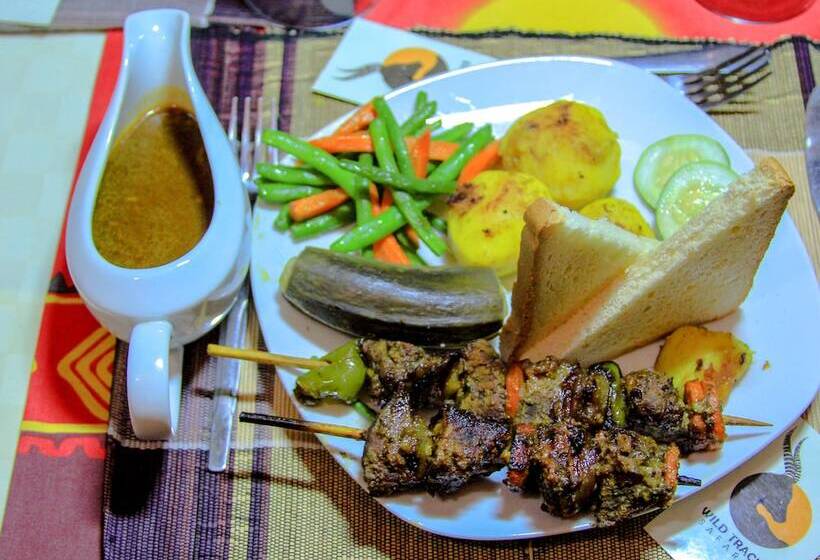 هتل Wildtracks Overland Camp