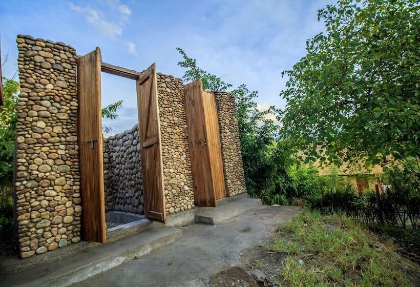 هتل Wildtracks Overland Camp