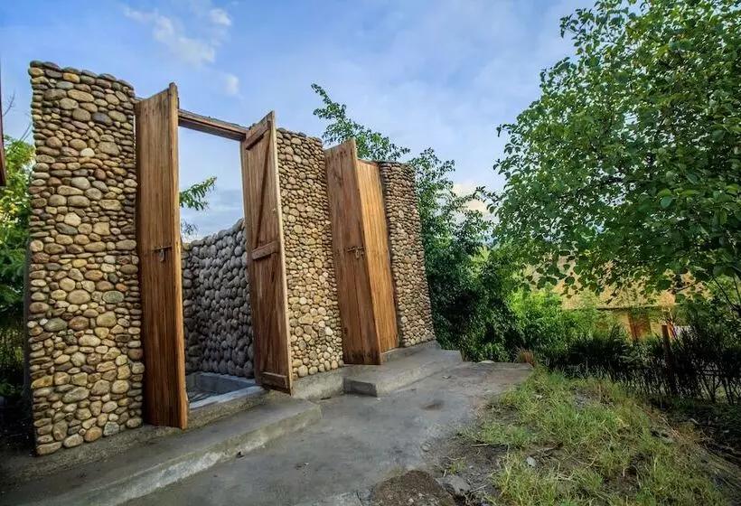 هتل Wildtracks Overland Camp