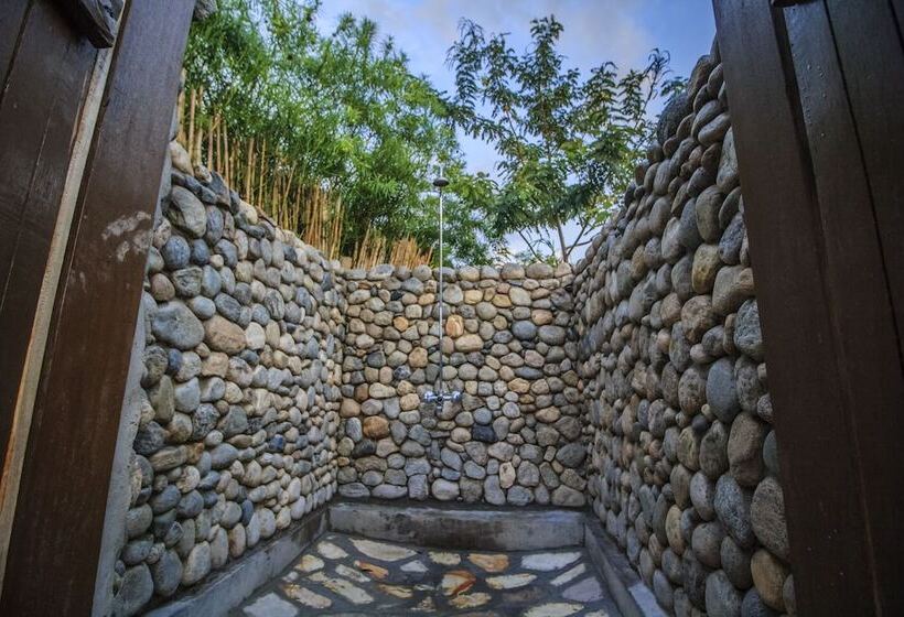 هتل Wildtracks Overland Camp