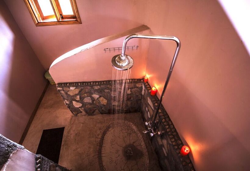 هتل Wildtracks Overland Camp