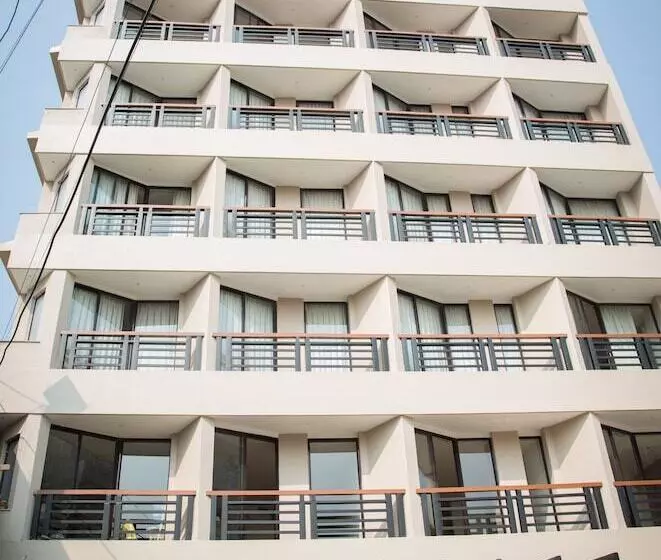 هتل Aabas Pokhara By Barahi Hospitality