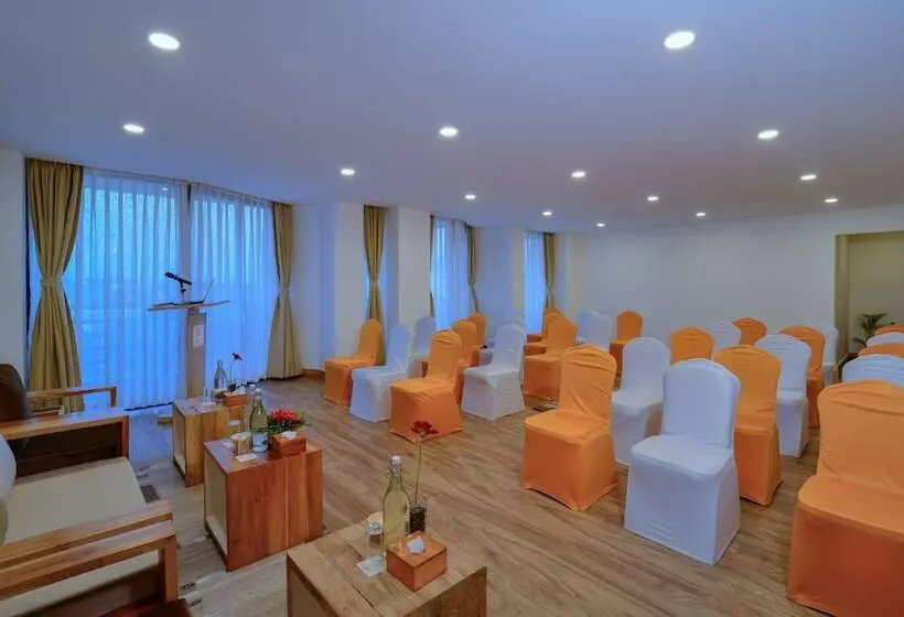 هتل Aabas Pokhara By Barahi Hospitality