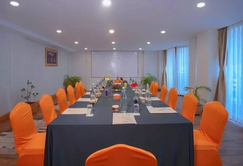 هتل Aabas Pokhara By Barahi Hospitality