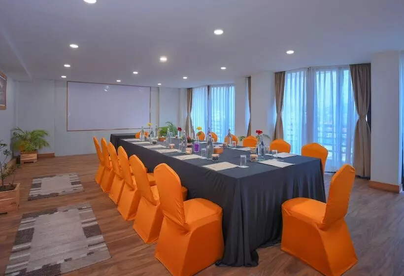 هتل Aabas Pokhara By Barahi Hospitality