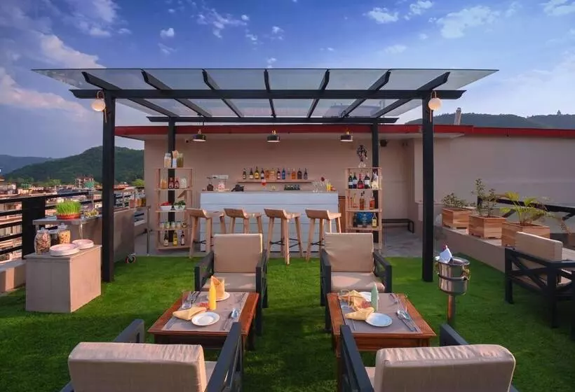 هتل Aabas Pokhara By Barahi Hospitality