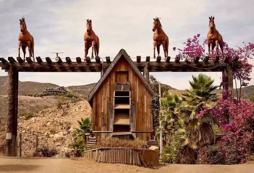 Hotelli Maple Resort