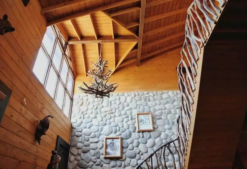 Hotelli Maple Resort