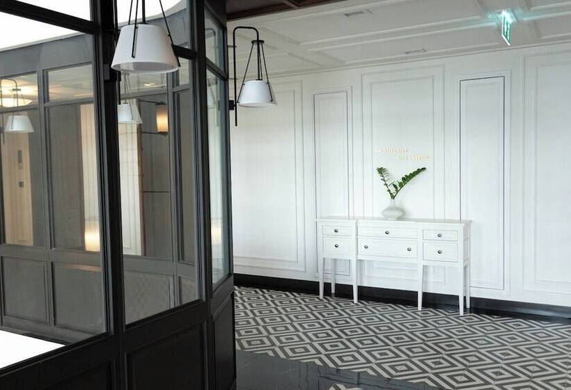 هتل Moco Udonthani