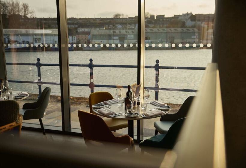 فندق Tŷ Milford Waterfront