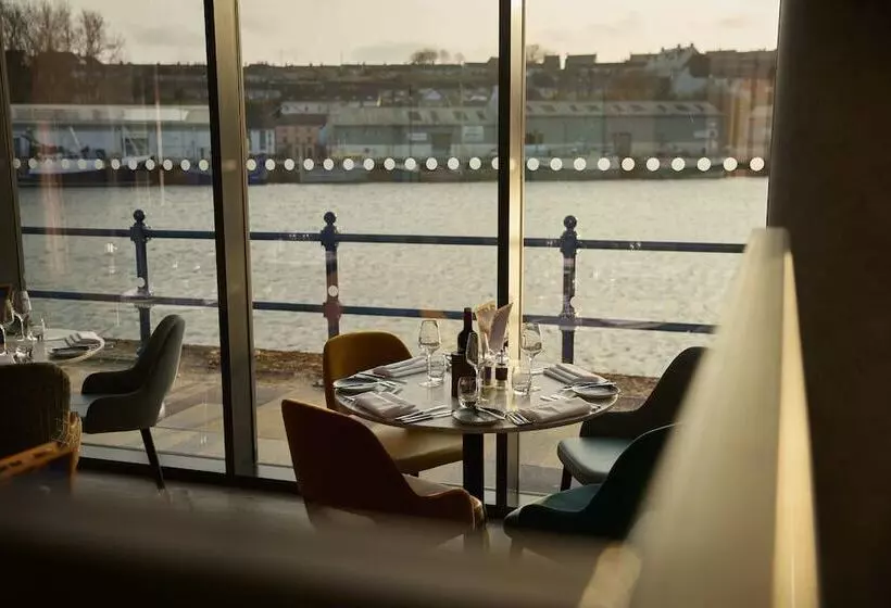Hotelli Tŷ Milford Waterfront