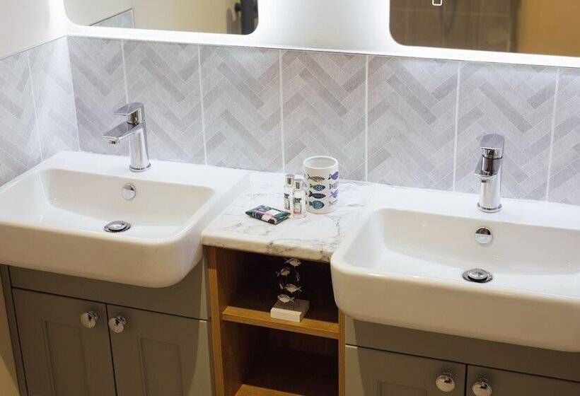 فندق Tŷ Milford Waterfront