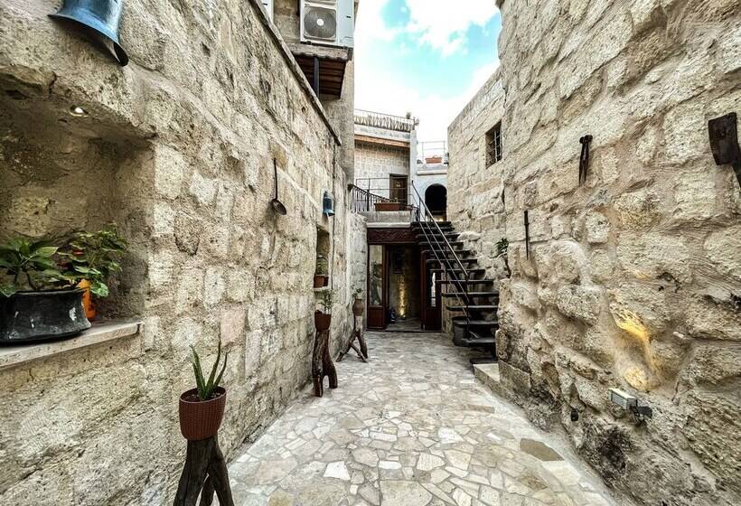 هتل Ares Cave Suites