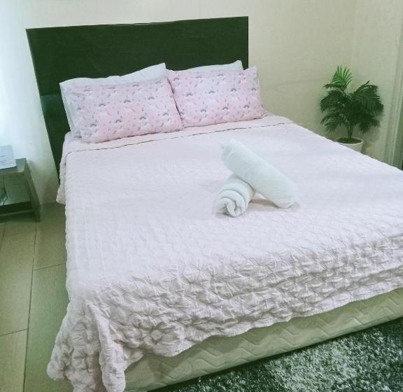 Henry S Newport Deluxe Condotel