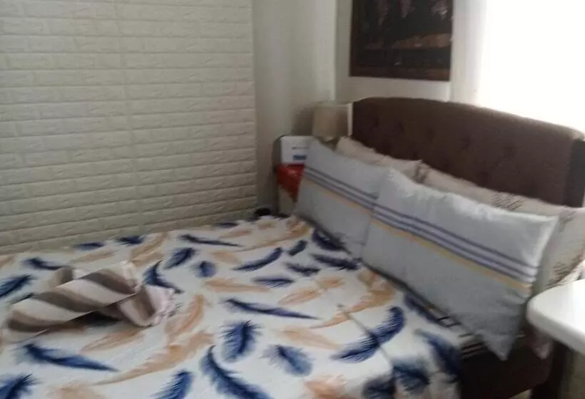 Henry S Newport Deluxe Condotel