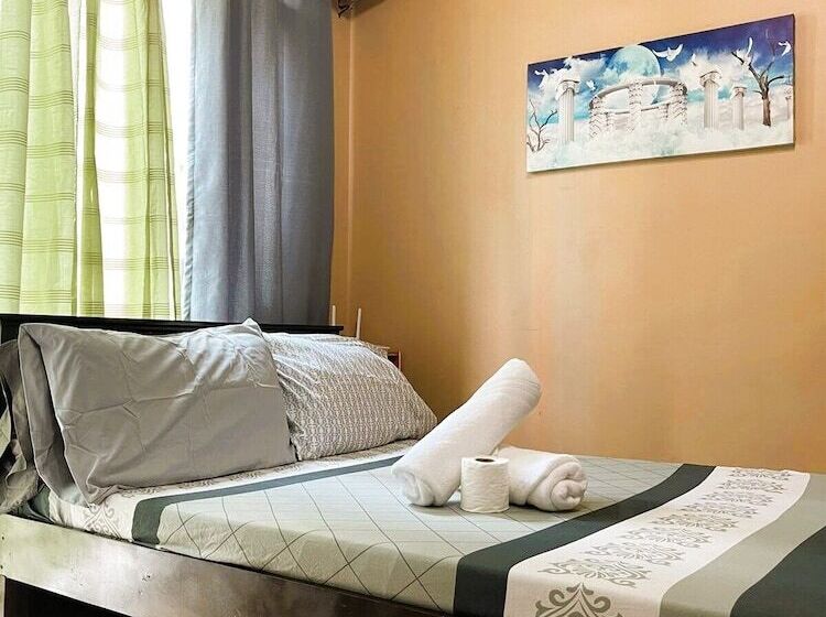 Henry S Newport Deluxe Condotel