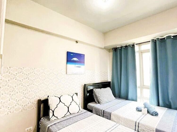 Henry S Newport Deluxe Condotel