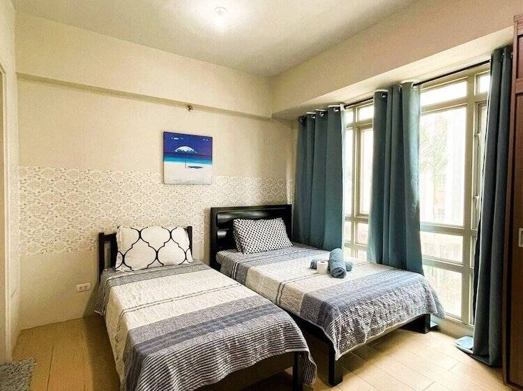 Henry S Newport Deluxe Condotel