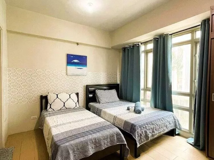 Henry S Newport Deluxe Condotel
