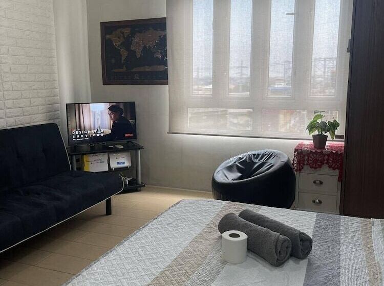 Henry S Newport Deluxe Condotel