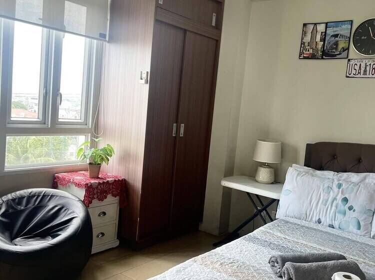 Henry S Newport Deluxe Condotel