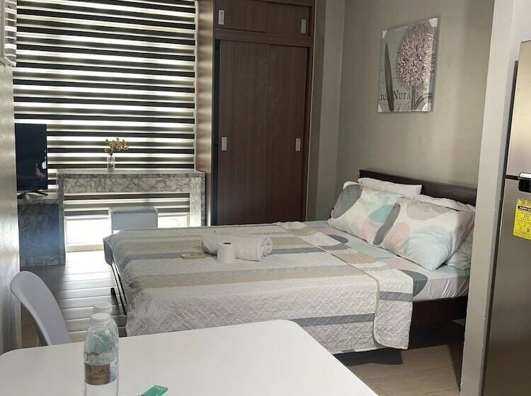 Henry S Newport Deluxe Condotel