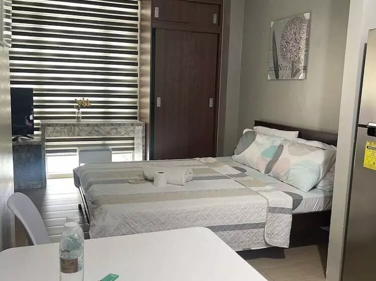 Henry S Newport Deluxe Condotel