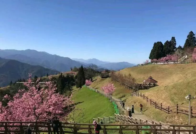 هتل Flower And Star Garden