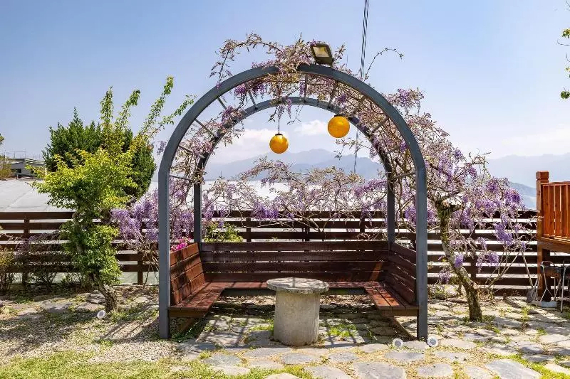 هتل Flower And Star Garden