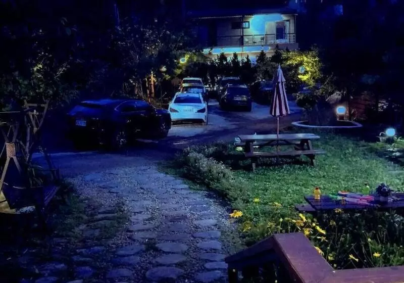 هتل Flower And Star Garden