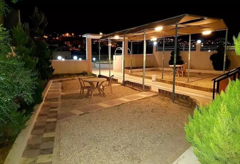 هتل Hadrian S Gate