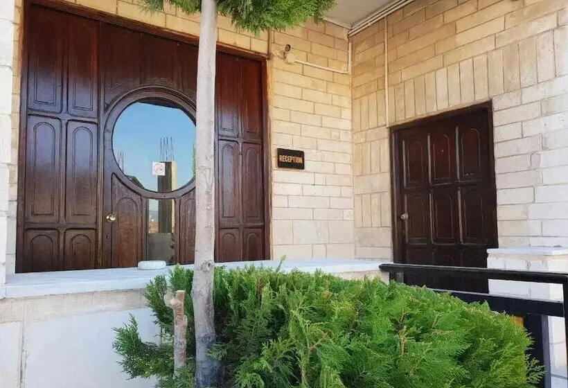 هتل Hadrian S Gate