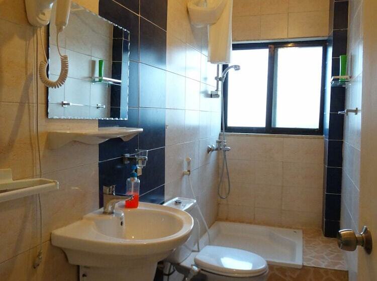 هتل Hadrian S Gate