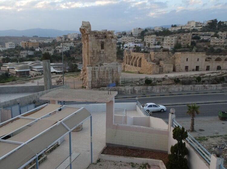 هتل Hadrian S Gate