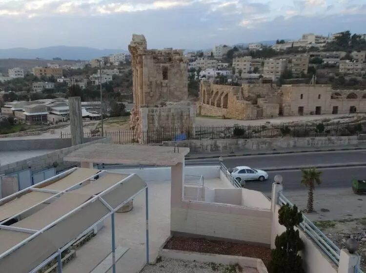 هتل Hadrian S Gate