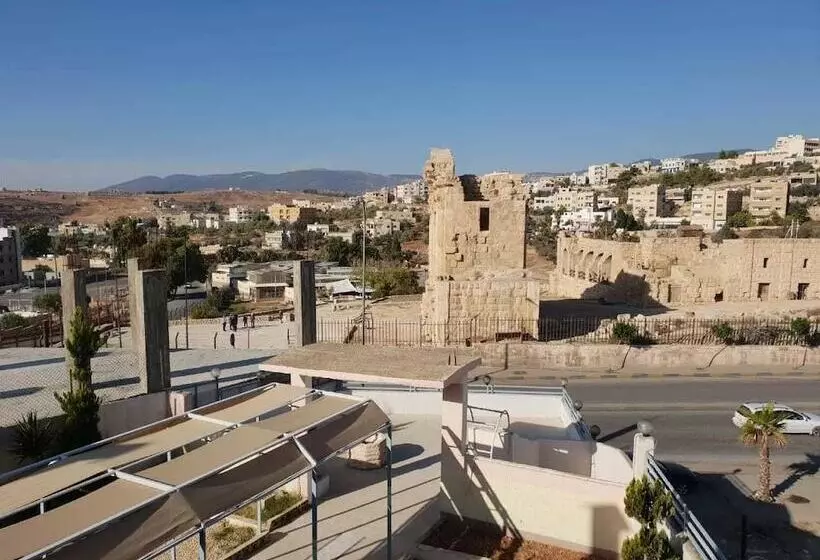 هتل Hadrian S Gate