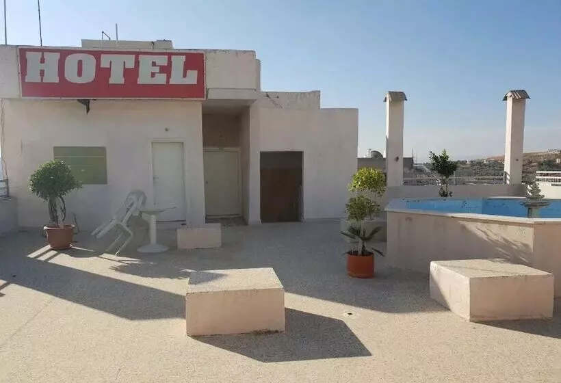 هتل Hadrian S Gate