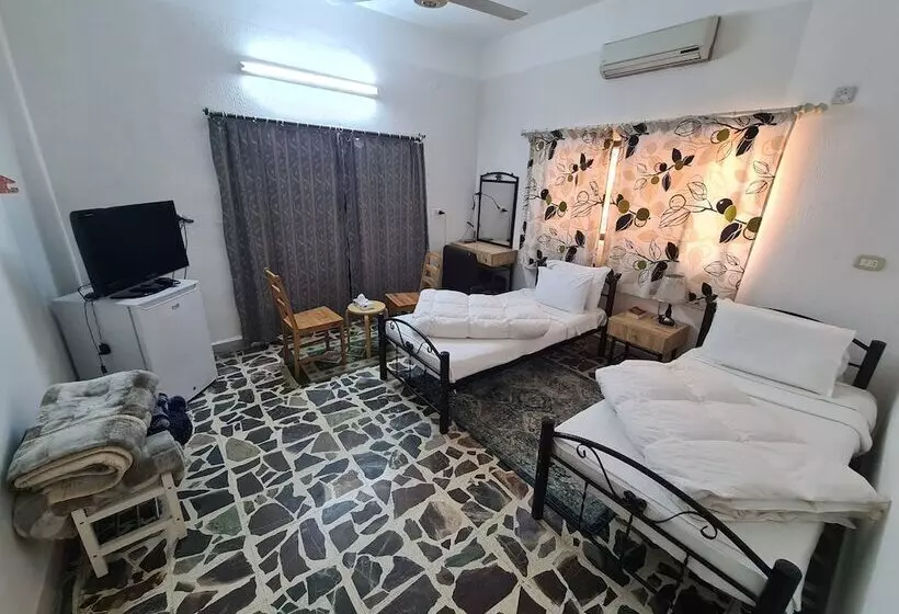 هتل Hadrian S Gate