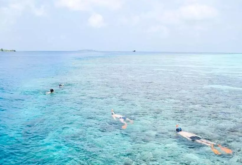 هتل Ocean Village Maldives